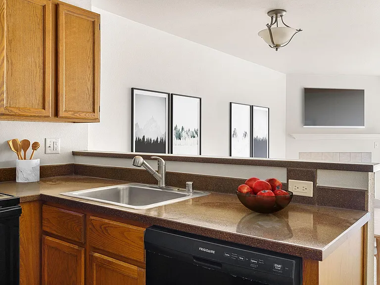The Ashford Apartments — Photo 11