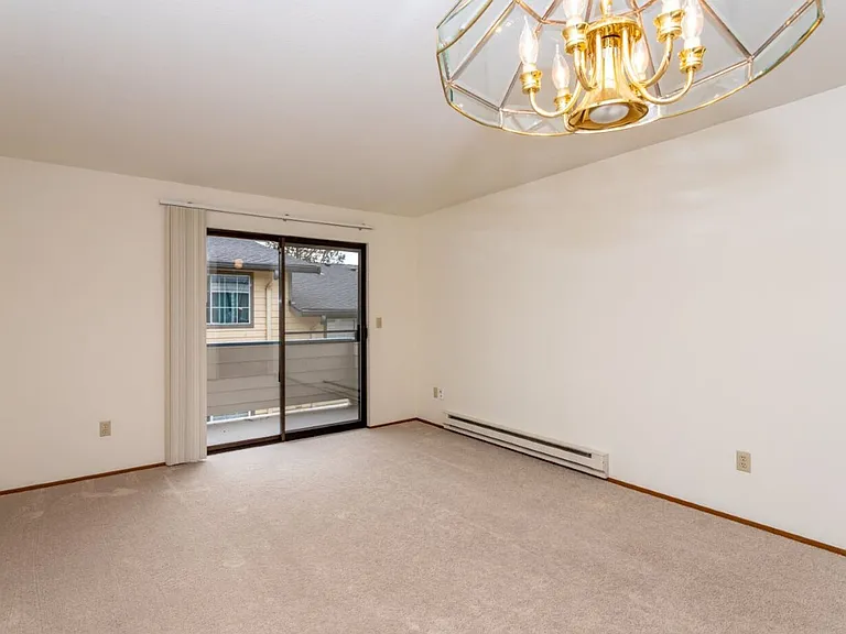 Shorecrest Apartments — Photo 16