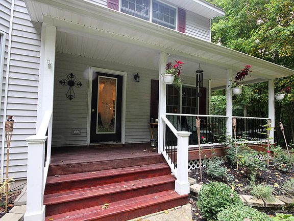 3rd image of 3722 Bennington Dr NE