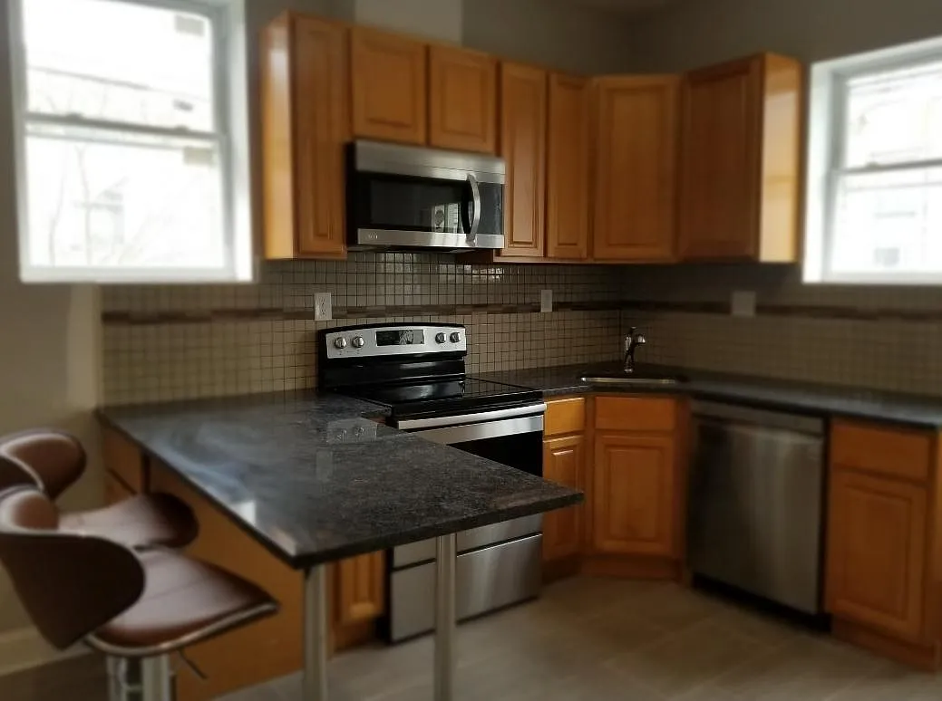 3 bed, 1600 sqft, $1,700 — Photo 2