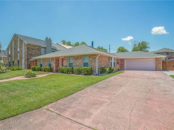 20 Stanton Hall Dr, Destrehan, LA 70047