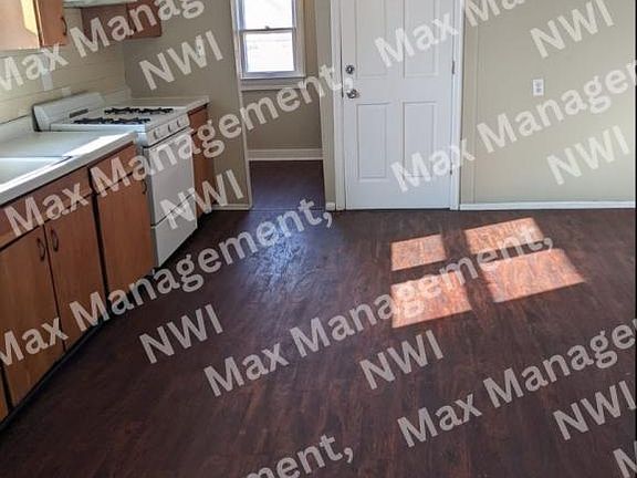 2nd image of 4860 Wegg Ave #2R