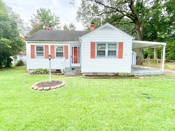702 72nd St, Newport News, VA 23605