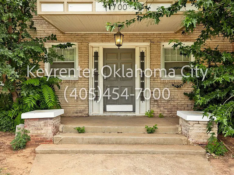 1700 N Robinson Ave — Photo 5