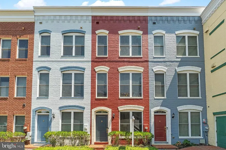 3 bed, 2.5 bath, 1596 sqft, $5,000 — Photo 2
