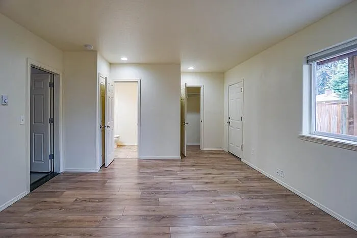 1821 NE 88th Cir — Photo 32
