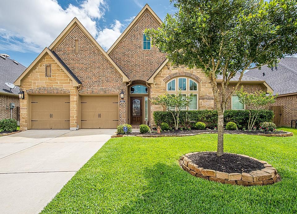 1st image of 2611 Park Hills Dr