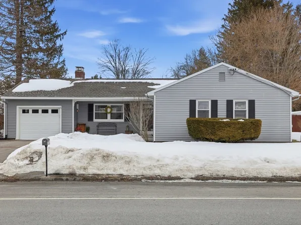 37 Sterling St, Lancaster, MA 01523