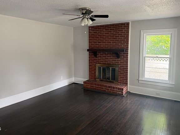 4th image of 702 W Main St