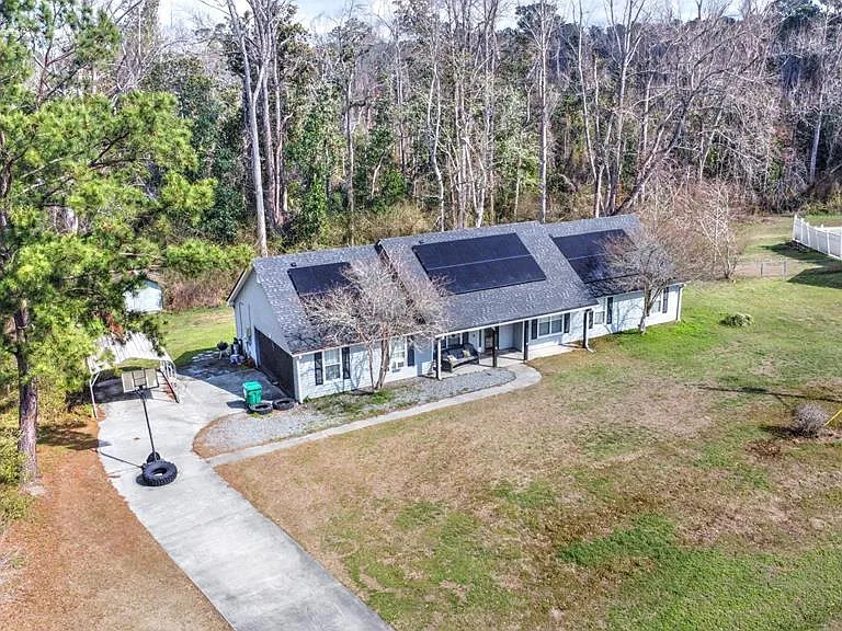 4120 Clay Dr — Photo 2