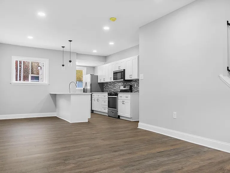1536 S Corlies St — Photo 5