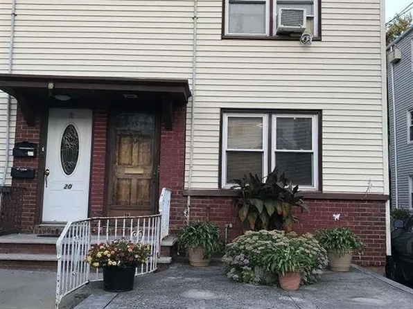 18 Kelly Parkway image 1 of 10