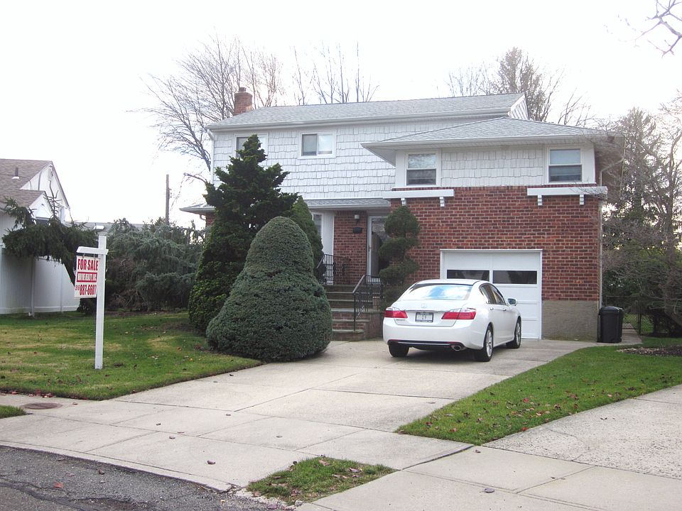 1st image of 105 Neil Ct