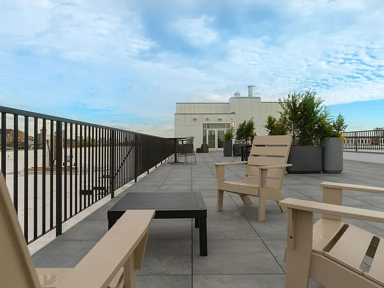 Graduate Pointe — Photo 124