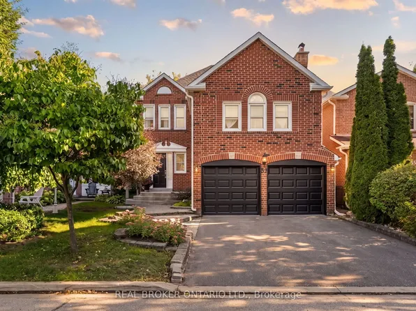37 Jessica Gdns, Vaughan, ON L4J 3G1