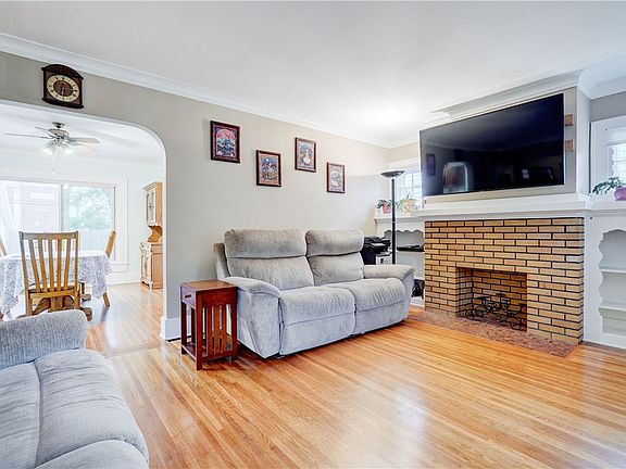 4th image of 27 Biltmore Dr