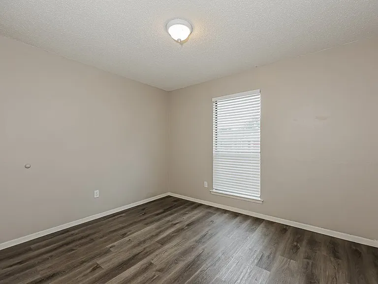 2917 Highlawn Ter — Photo 13