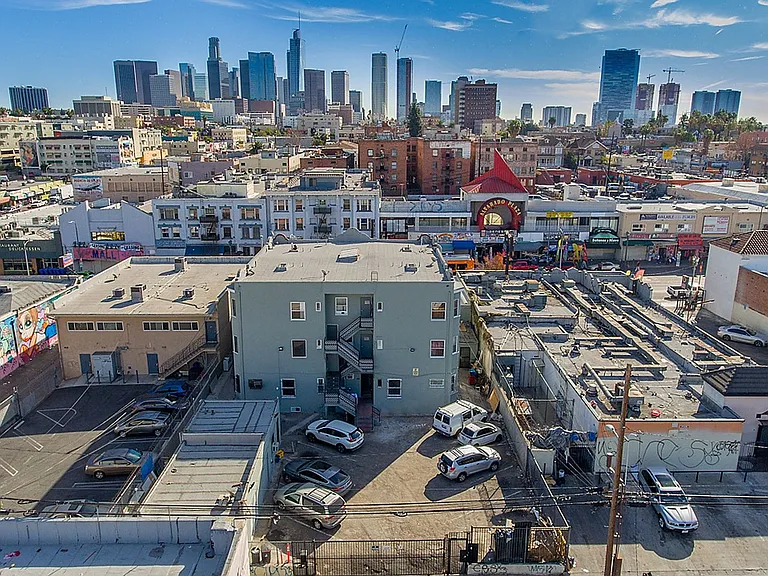 MacArthur Park Apartments — Photo 4