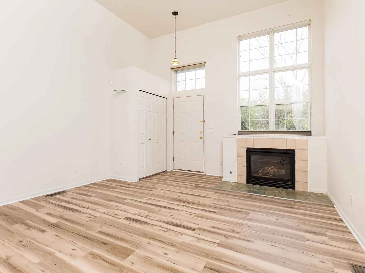 2 bed, 926 sqft, $2,200 — Photo 4