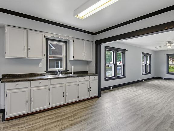 4th image of 233 Ferry Street