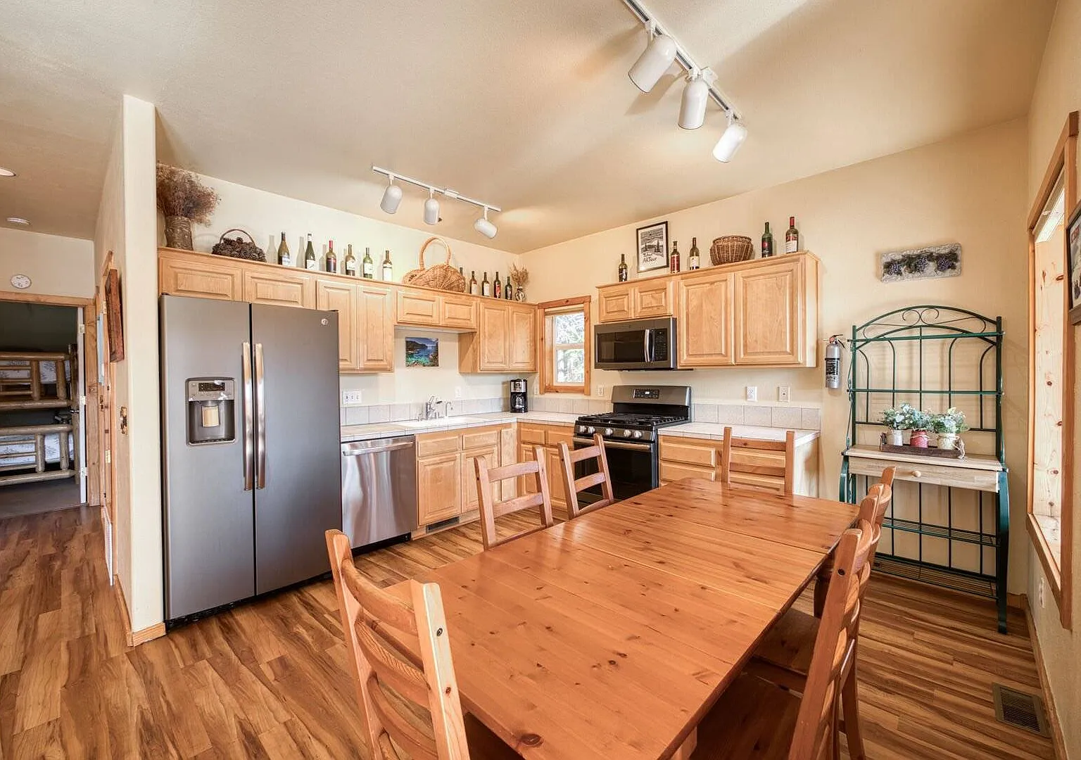 2 bed, 944 sqft, $5,500 — Photo 1