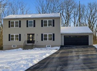 14 Stonegate Ct, Mount Pocono, PA 18344