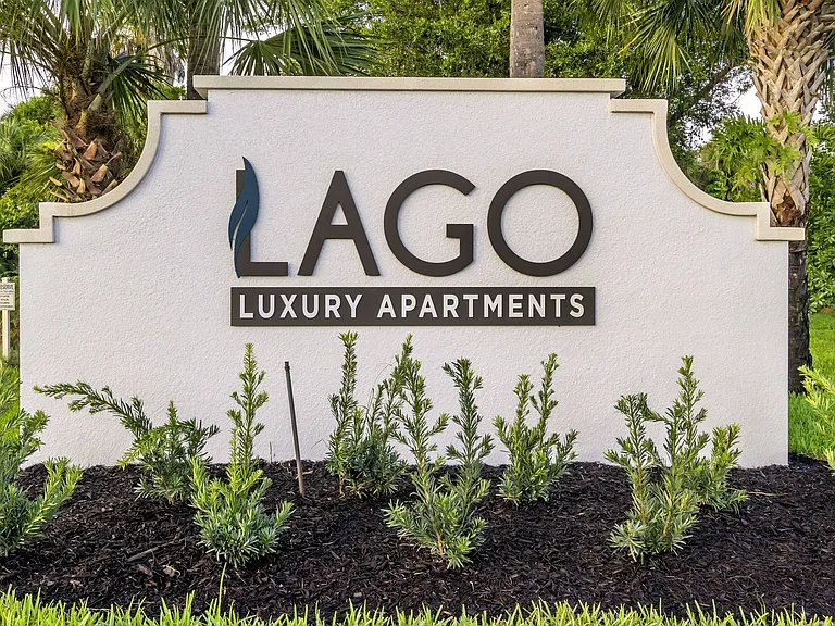 Lago Apartments — Photo 18