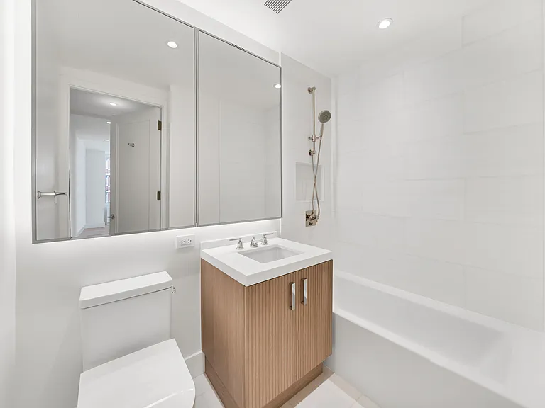 400 E 84th St #20A — Photo 7