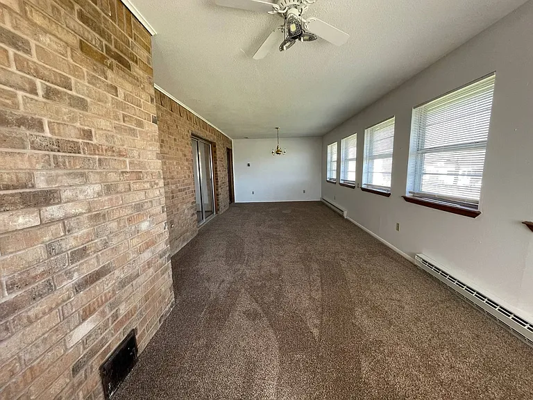 54 Sharon Rd — Photo 11