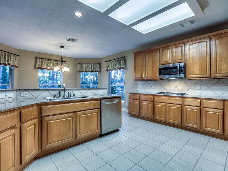 6 Greycrest Pl — Photo 9