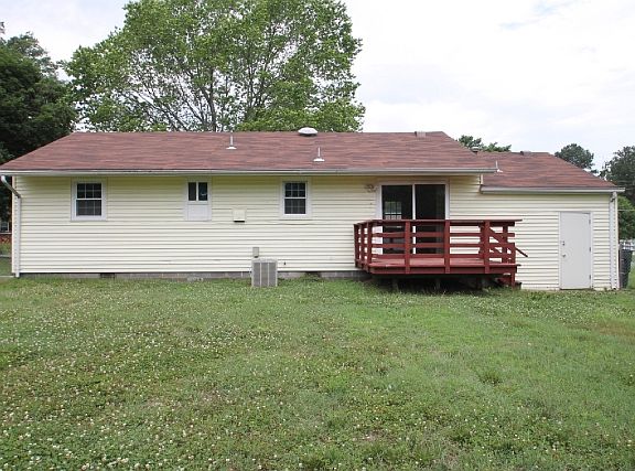 5th image of 17855 Curtis Dr