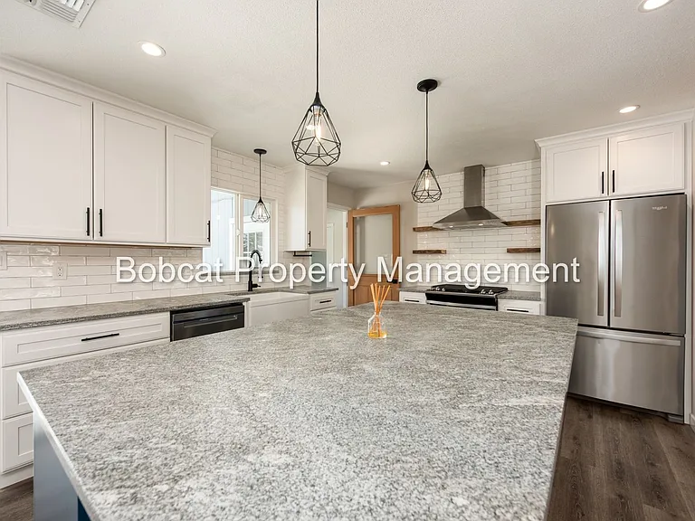 1121 Spruce St — Photo 26