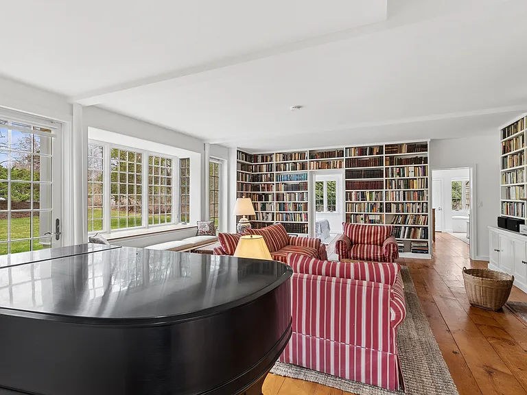 130 Montauk Hwy — Photo 4