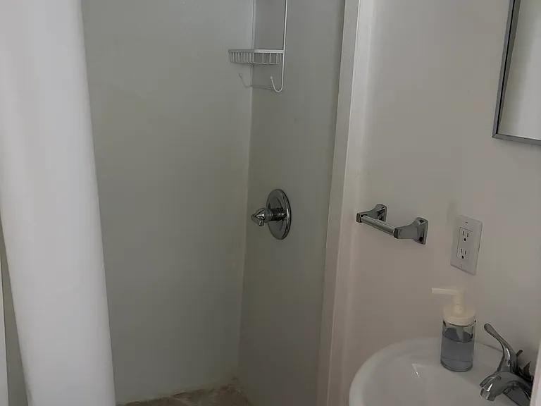 1026 N Mountain View Pl #2 — Photo 4