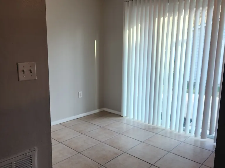 10820 Margaret Dr — Photo 7