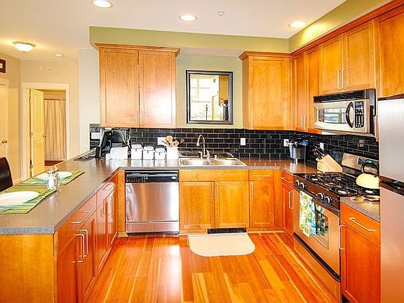 4th image of 1926 18th Ave NE #A