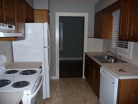3rd image of 908 Nutwood St