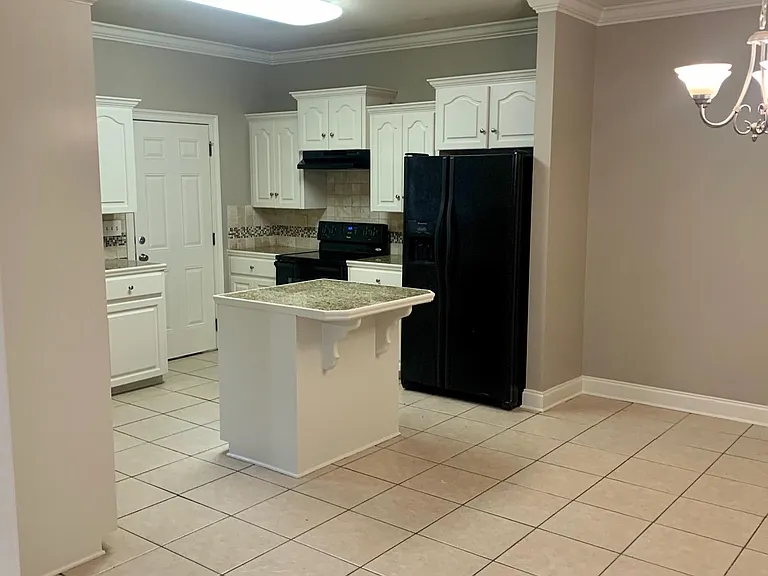 683 Fall Creek Dr — Photo 10