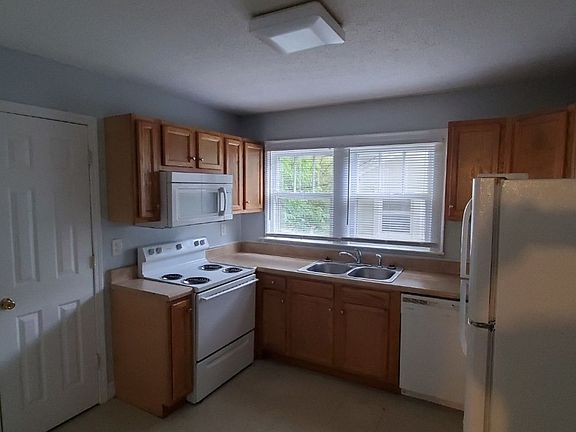 3rd image of 1515 Marion St