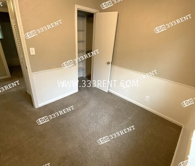 1108 E Fredrickson Dr — Photo 7