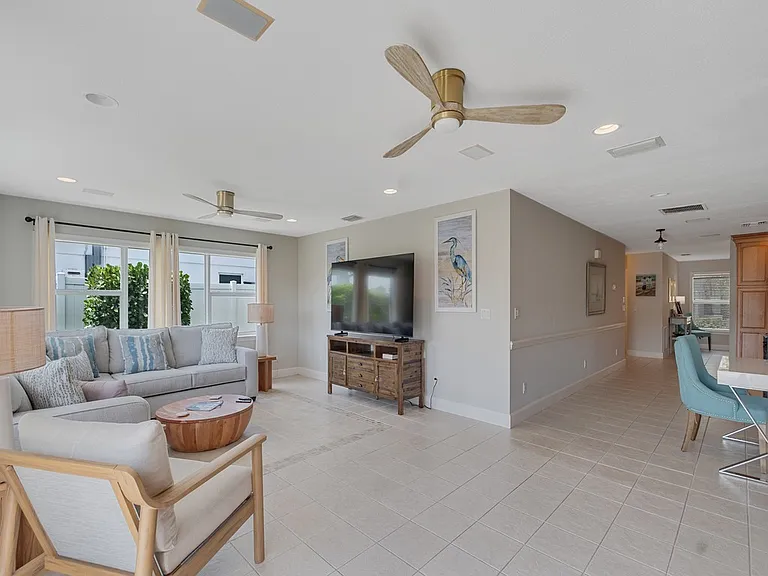 1914 Robalo Dr — Photo 11
