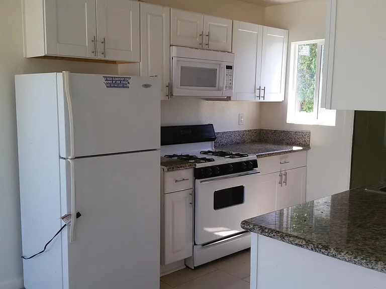 5446 Santa Margarita St — Photo 3