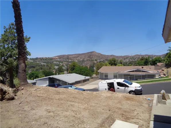 18716 Oakmoor St, Santa Clarita, CA 91351