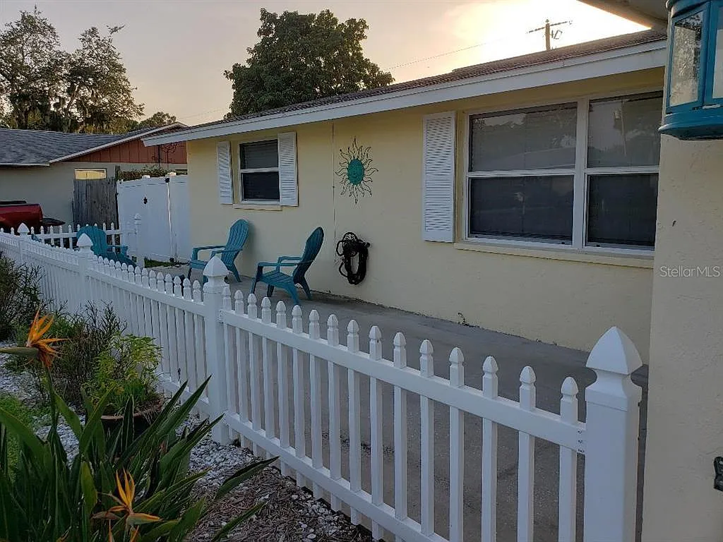 2 bed, 2.0 bath, 1368 sqft, $2,400 — Photo 2