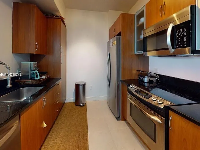 18800 NE 29th Ave #405 — Photo 4