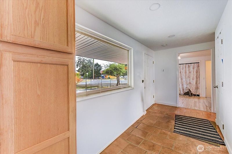 4th image of 9125 48th Drive NE