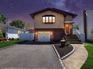 140 Commonwealth Ave, Massapequa, NY 11758