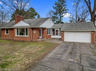 23550 Whittaker Dr, Farmington, MI 48335