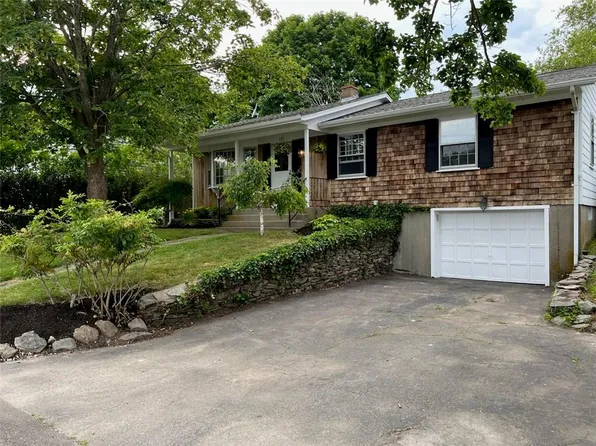 27 San Juan Dr, Bristol, RI 02809