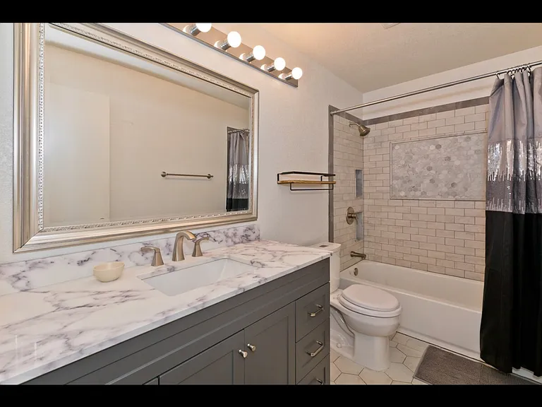505 S Farrell Dr #S118 — Photo 11